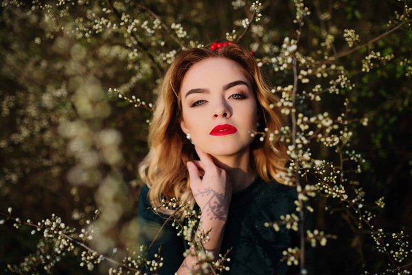 Secrets to a glamorous look for evenings